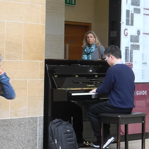 强行挺进白丝老师里呻吟微博
